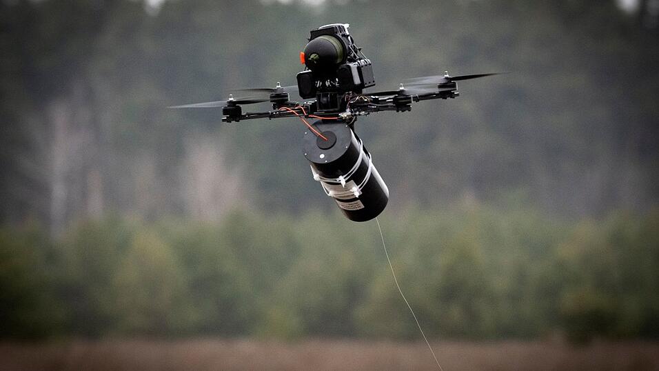 Im Ukraine-Krieg beobachten kleine Drohnen st&auml;ndig das gesamte Gefechtsfeld. (Archivbild)