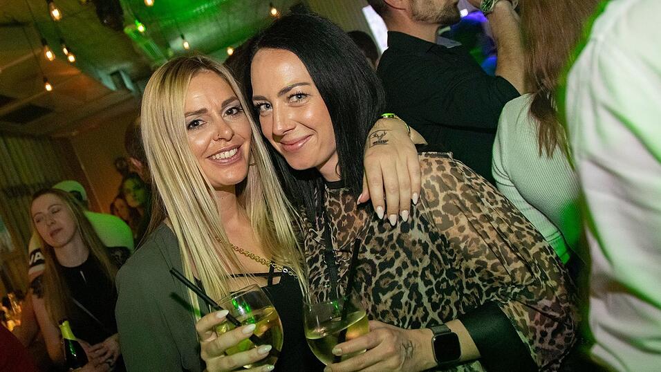 Die Stimmung bei den Partygängern am Samstagabend war prächtig. Die Stimmung bei den Partygängern am Samstagabend war prächtig.