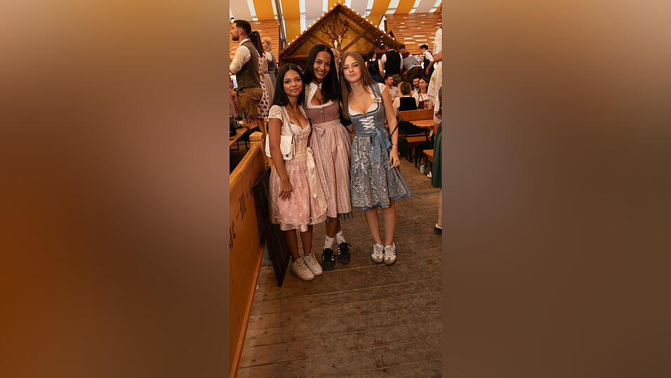 Die Partybilder vom Sonntag, 17. August, aus dem Festzelt Nothaft. Die Partybilder vom Sonntag, 17. August, aus dem Festzelt Nothaft.