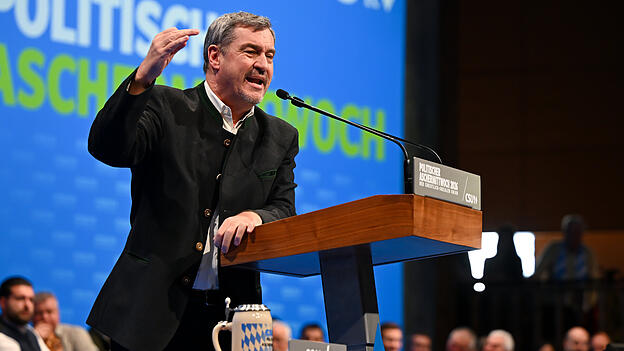 Markus S&ouml;der (CSU), Ministerpr&auml;sident von Bayern und CSU-Chef, steht beim politischen Aschermittwoch der CSU auf der B&uuml;hne. +++ dpa-Bildfunk +++