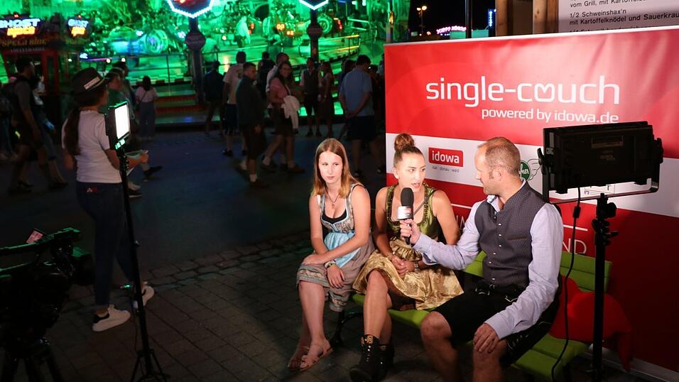 Die Eindrücke der Single-Couch in Bildern, aufgenommen am Freitag, 10. August. Die Eindrücke der Single-Couch in Bildern, aufgenommen am Freitag, 10. August.