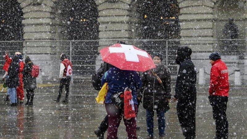 Das RKI erklärt Polen und die Schweiz zu Corona-Hochrisikogebieten. Das RKI erklärt Polen und die Schweiz zu Corona-Hochrisikogebieten.