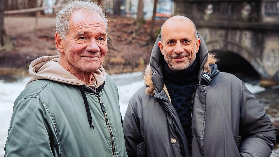 Surfclub-Präsident Martin Grün (r.) fände es „super“, wenn Rampen-Pionier Strasser bei der Wellen-Wiederbelebung helfen würde. Surfclub-Präsident Martin Grün (r.) fände es „super“, wenn Rampen-Pionier Strasser bei der Wellen-Wiederbelebung helfen würde.