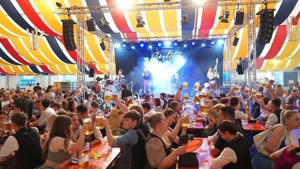 Die Rotzlöffl haben die Landauer im vergangenen Jahr überzeugt - und kommen heuer wieder. Die Rotzlöffl haben die Landauer im vergangenen Jahr überzeugt - und kommen heuer wieder.