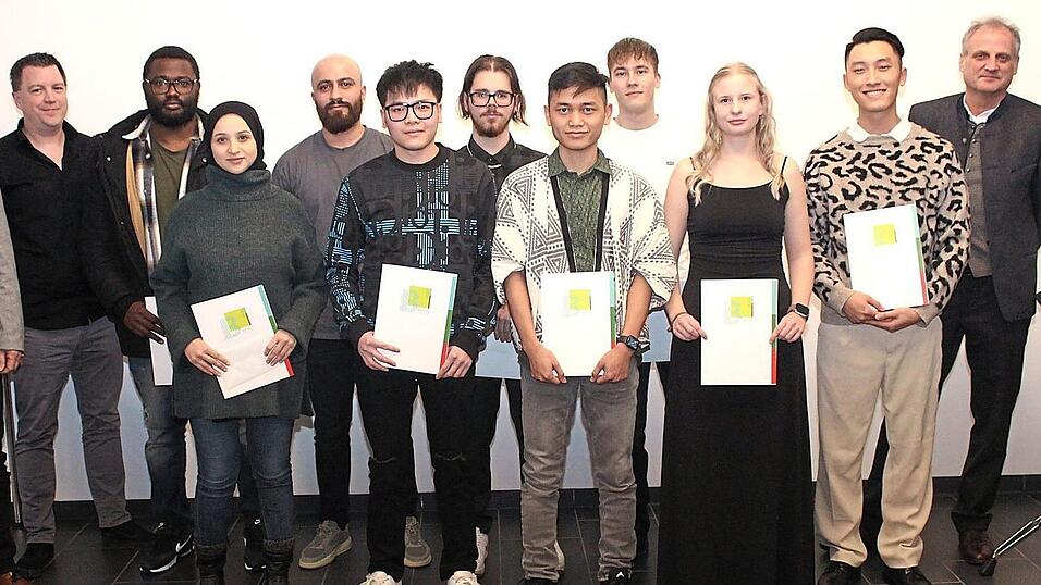 Die frischgebackenen Elektroniker f&uuml;r Betriebstechnik.