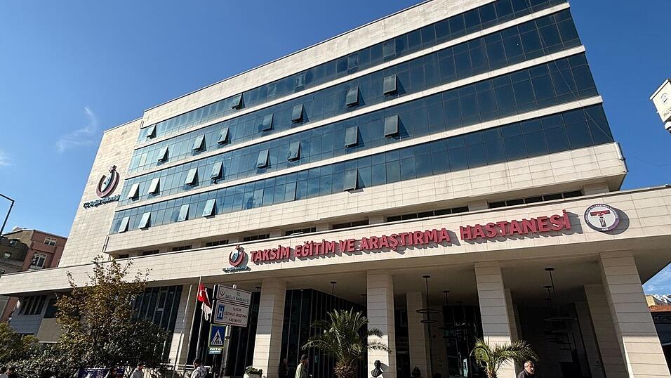 Weitere Touristen werden mit Vergiftungserscheinungen im Krankenhaus behandelt. Weitere Touristen werden mit Vergiftungserscheinungen im Krankenhaus behandelt.