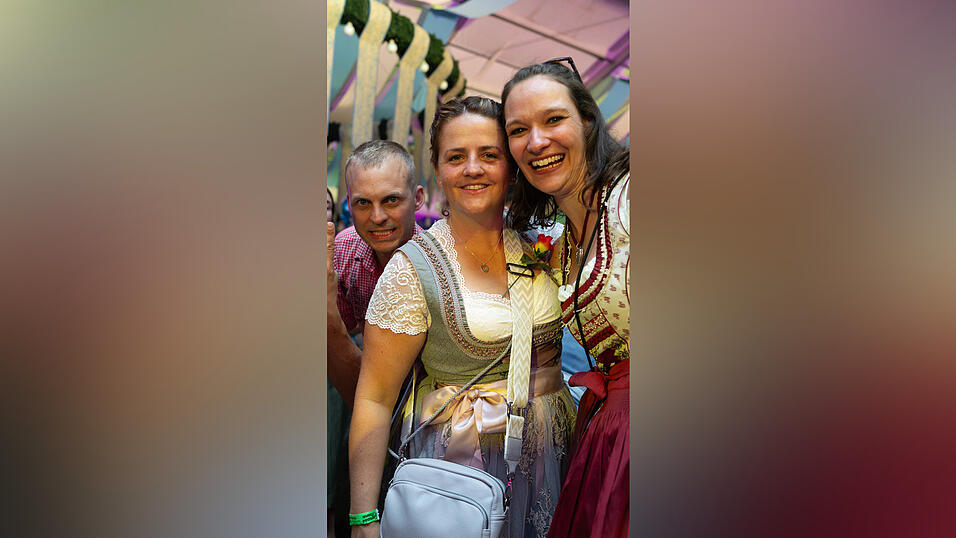 Die Partybilder vom Samstag, 8. August, aus dem Festzelt Wenisch. Die Partybilder vom Samstag, 8. August, aus dem Festzelt Wenisch.