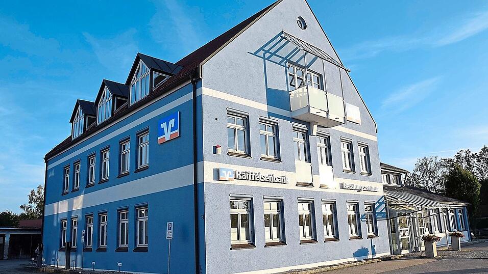 Jetzt noch Bank, in der Zukunft einmal Rathaus: Das bestehende Raiffeisenbank-Geb&auml;ude in Viecht.