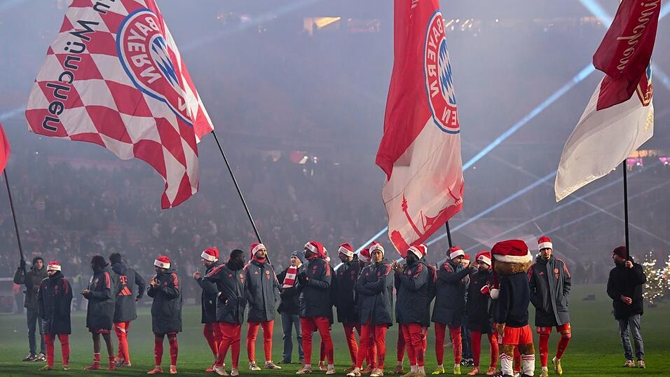 Nicht als Sieger zur Weihnachtsfeier im Stadion: Die Stars des FC Bayern. Nicht als Sieger zur Weihnachtsfeier im Stadion: Die Stars des FC Bayern.