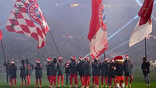 Nicht als Sieger zur Weihnachtsfeier im Stadion: Die Stars des FC Bayern. Nicht als Sieger zur Weihnachtsfeier im Stadion: Die Stars des FC Bayern.