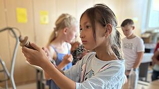 Die Schüler aus Bayerbach experimentierten mit dem heißen Draht. Die Schüler aus Bayerbach experimentierten mit dem heißen Draht.