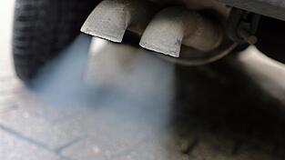 In der Wahrnehmung vieler Klima- und Umweltaktivisten folgt die Auto- direkt auf die Energiebranche, wenn es um die Suche nach Verantwortlichen für die globale Erderwärmung geht.