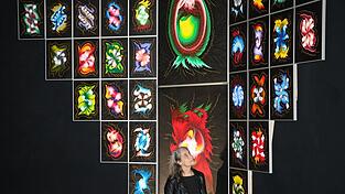 Patrizia Neumann blickt in der Ausstellung &bdquo;Farben des Lichts&ldquo; auf das Lebenswerk ihres Mannes und die &bdquo;Symphonie No. 5&ldquo; zur&uuml;ck.