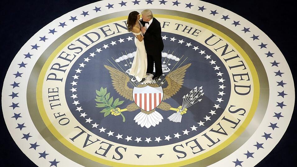 Dort tanzt der neue Präsident traditionell mit der First Lady. (Archivbild)