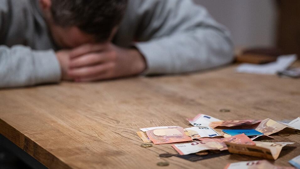 Viele Haushalte in Deutschland sind überschuldet. (Symbolbild)