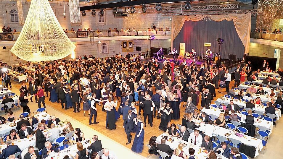Straubinger d&uuml;rfen sich wieder auf eine rauschende Ballnacht in der Fraunhofer-Halle freuen. Nach einem Jahr Pause wird es 2025 wieder den traditionellen B&auml;ckerball geben.
