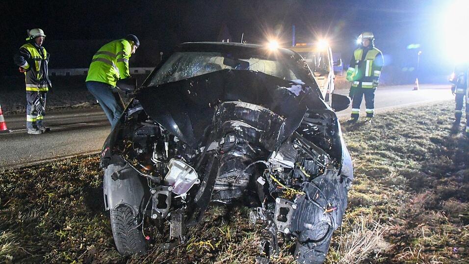 Bei Sinzing kam es zu einem schweren Unfall. (Symbolbild)