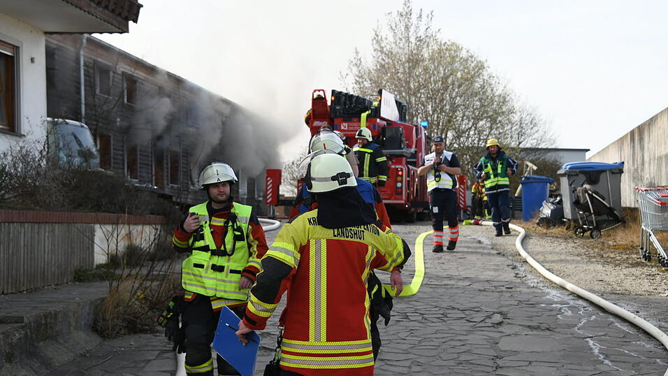 In einer Asylunterkunft in Vilsbiburg ist ein Brand ausgebrochen. In einer Asylunterkunft in Vilsbiburg ist ein Brand ausgebrochen.