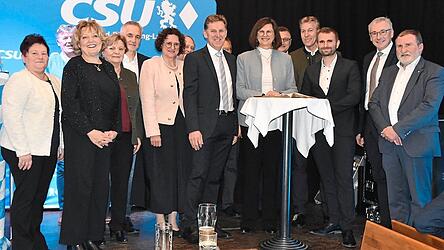 Ilse Aigner trug sich in das Goldene Buch ein. Ilse Aigner trug sich in das Goldene Buch ein.