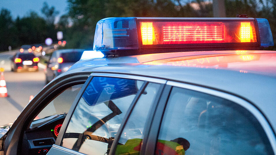 Unfalltrag&ouml;die in der Nacht von Montag auf Dienstag auf der Staatsstra&szlig;e zwischen Rottenburg an der Laaber und Oberlauterbach im Landkreis Landshut. (Symbolbild)