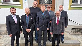 B&uuml;rgermeister Markus Hofmann w&uuml;rdigte die Arbeit der ausgeschiedenen Stadtr&auml;te.