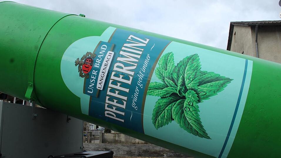 Viele Faschings-Fans haben sich am Samstag den Umzug in Langenbach angesehen. Viele Faschings-Fans haben sich am Samstag den Umzug in Langenbach angesehen.