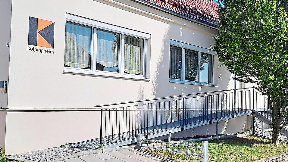 Von 1927 bis 1975 war hier der Pfaffenberger Kindergarten untergebracht. Das Gebäude dient jetzt als Kolping-Jugendheim. Von 1927 bis 1975 war hier der Pfaffenberger Kindergarten untergebracht. Das Gebäude dient jetzt als Kolping-Jugendheim.
