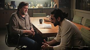 Ramin Taremi (rechtst, Omid Memar) wird in dem neuen &laquo;Tatort: Innere Angelegenheiten&raquo; verd&auml;chtigt. Er ist ein Intensivt&auml;ter, der in diesem Fall aber seine Unschuld beteuert.