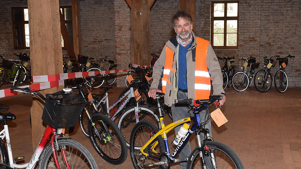 Mit dabei war auch Gerhard Rohrhofer aus Moosburg - er ist ein Extremradler und legt jährlich 13 000 Kilometer per Rad zurück. Mit dabei war auch Gerhard Rohrhofer aus Moosburg - er ist ein Extremradler und legt jährlich 13 000 Kilometer per Rad zurück.