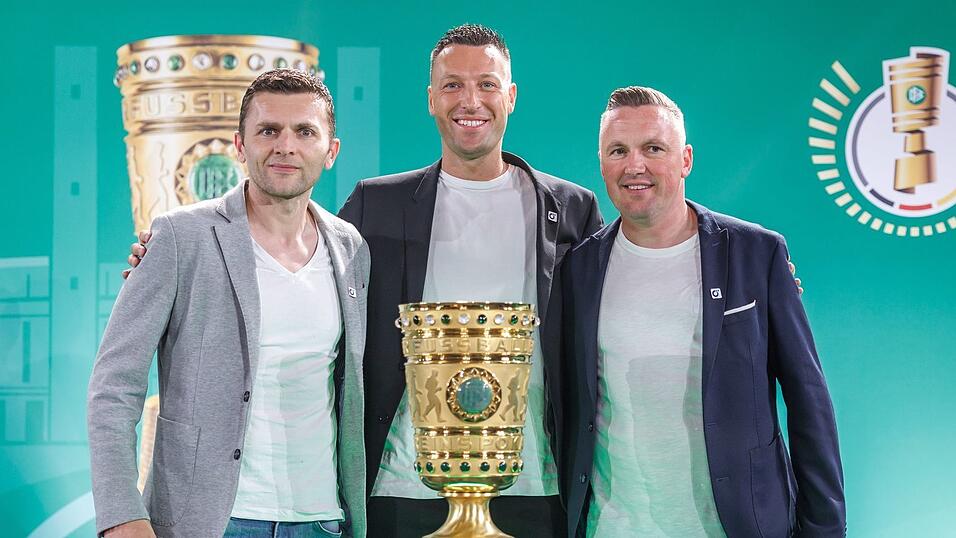Sven Jablonski (M) leitet das DFB-Pokalfinale zwischen dem VfB Stuttgart und dem FC Bayern München. Sven Jablonski (M) leitet das DFB-Pokalfinale zwischen dem VfB Stuttgart und dem FC Bayern München.