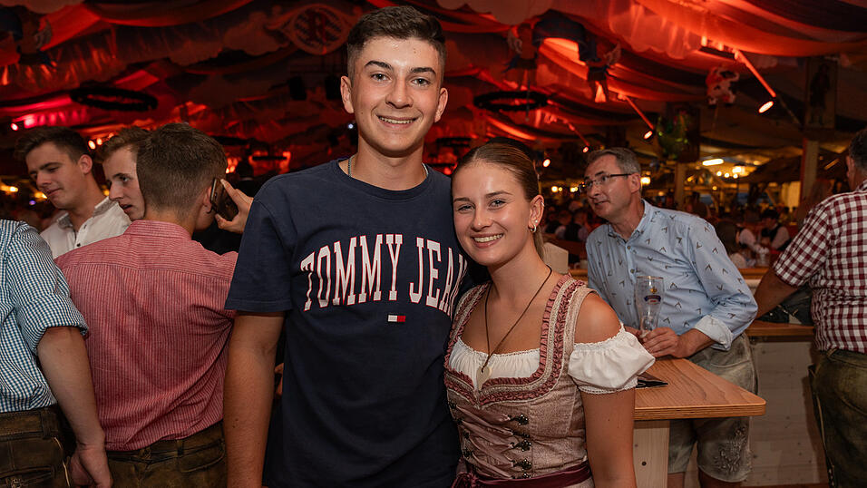 Die Partybilder vom Freitag, 18. August 2023, aus dem Festzelt Reisinger. Die Partybilder vom Freitag, 18. August 2023, aus dem Festzelt Reisinger.