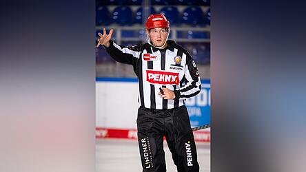 Tobias Schwenk leitete bereits 276 DEL-Spiele. In seiner gesamten Karriere als Linienrichter sind es bereits über 800 Partien.