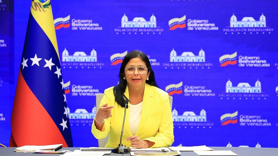 Delcy Rodr&iacute;guez: &laquo;Hier gibt es eine gesch&auml;ftsf&uuml;hrende Pr&auml;sidentin und einen in den Vereinigten Staaten als Geisel gehaltenen Pr&auml;sidenten.&raquo;