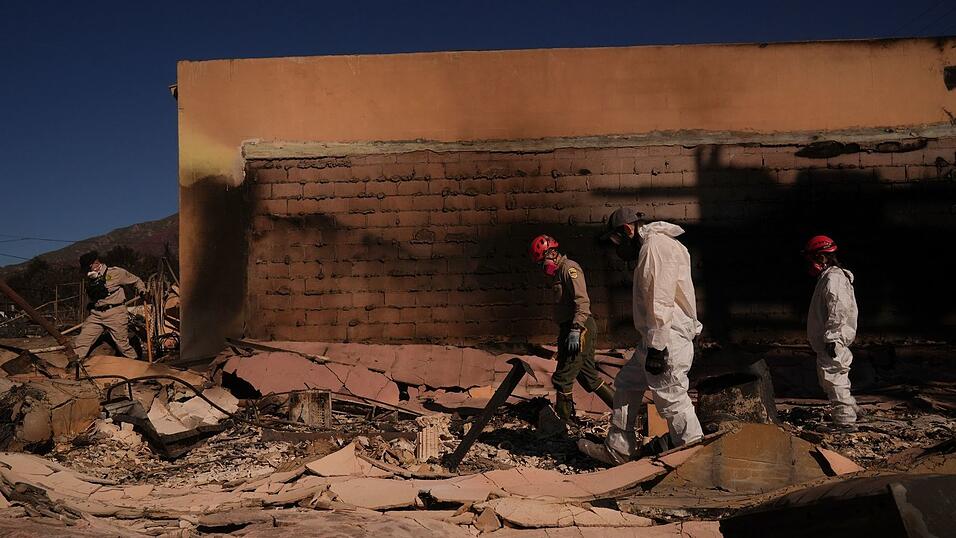 Durch die vorhergesagten Winde könnten sich die Brände wieder ausbreiten. Durch die vorhergesagten Winde könnten sich die Brände wieder ausbreiten.