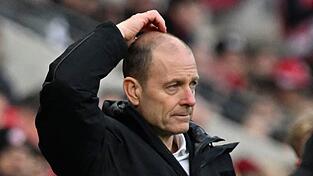 Augsburgs Trainer Jess Thorup hofft auf einige Rückkehrer. Augsburgs Trainer Jess Thorup hofft auf einige Rückkehrer.