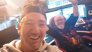 Fredy Kirchner zusammen mit Produzent Fritz Rach (v. l.).