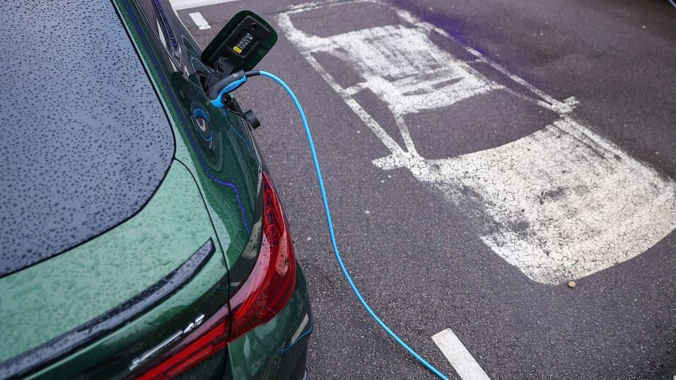 Umfrage: Einige Deutsche haben von neuer E-Auto-Pr&auml;mie bisher nicht geh&ouml;rt. (Symbolbild)