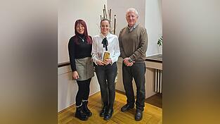 B&uuml;rgermeisterin Heike Fries, Nachr&uuml;ckerin Bianca Amann (Mitte) und dritter B&uuml;rgermeister Hans Stangl.