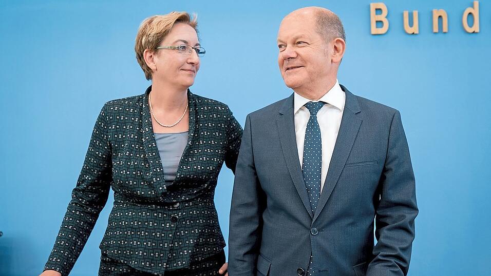 Klara Geywitz und Olaf Scholz wollen als Führungsduo die SPD gemeinsam aus der Krise führen. Klara Geywitz und Olaf Scholz wollen als Führungsduo die SPD gemeinsam aus der Krise führen.