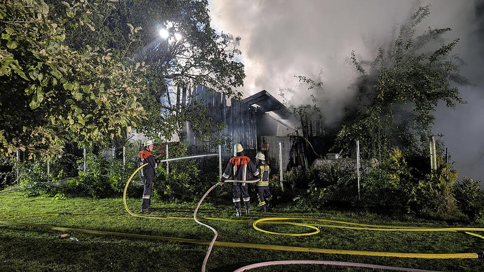 Rund 150 Einsatzkräfte der Feuerwehr bekämpften die Flammen.