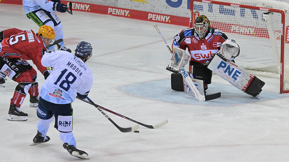 Tyler Madden f&uuml;hrte die Straubing Tigers am Mittwochabend in Bremerhaven mit seinem Treffer zum fr&uuml;hen 1:0 auf die Siegerstra&szlig;e. Auch das Tor zum 3:1 ging auf sein Konto.