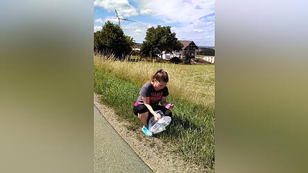 Am Straßenrand waren neben einer Tempoverpackung vor allem Zigarettenstummel Anna-Lenas Beute.