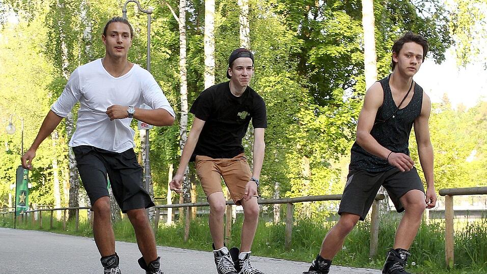 Die Bladenight bereitete den Teilnehmern wieder viel Spaß. Die Bladenight bereitete den Teilnehmern wieder viel Spaß.