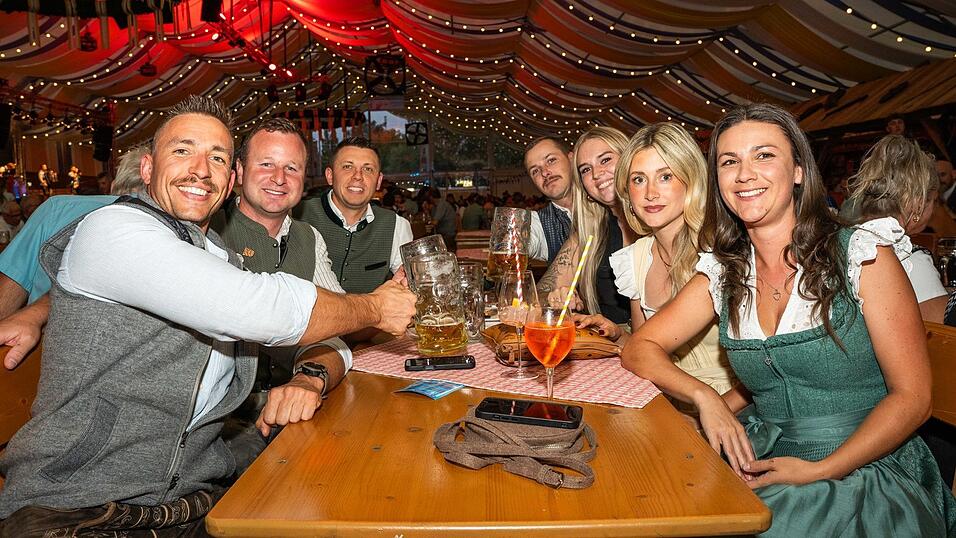 Die Partybilder vom Montag, 17. August, aus dem Festzelt Reisinger. Die Partybilder vom Montag, 17. August, aus dem Festzelt Reisinger.