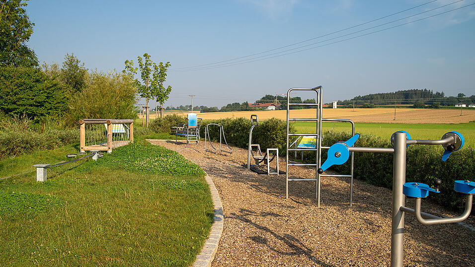 Ger&auml;te f&uuml;r jede Muskelpartie stehen auf dem Trimm-Dich-Pfad bereit.