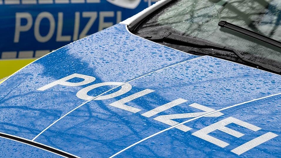 Im Landkreis Rottal-Inn wurde ein Unfallfahrer erst Tage später in einem Wohnhaus von der Polizei entdeckt.