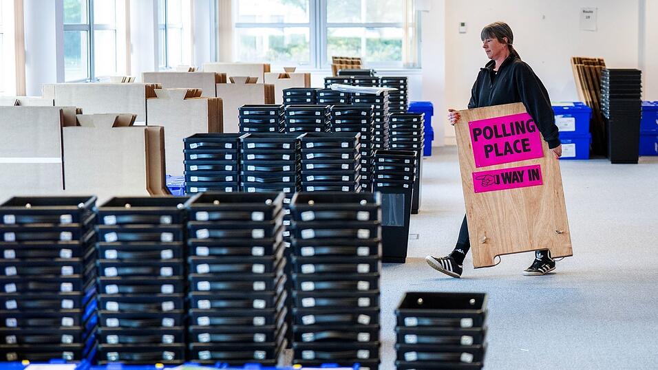 Bei den anstehenden Regional- und Kommunalwahlen muss die regierende Labour-Partei mit heftigen Niederlagen rechnen. Bei den anstehenden Regional- und Kommunalwahlen muss die regierende Labour-Partei mit heftigen Niederlagen rechnen.