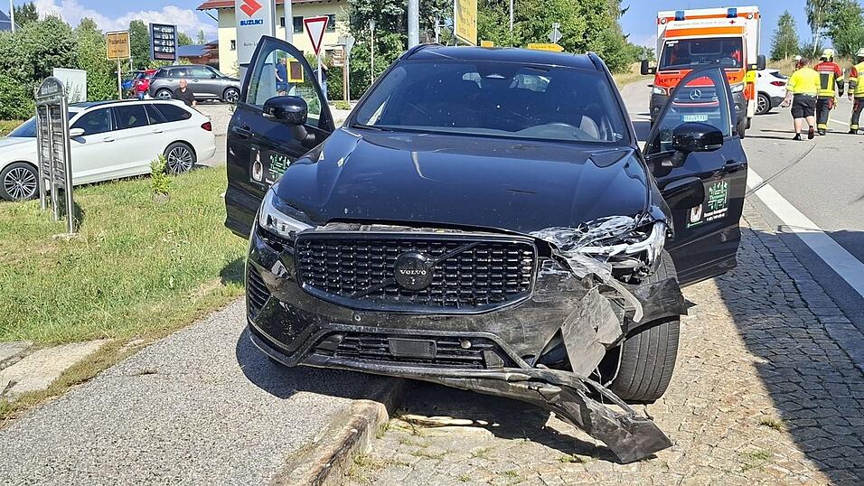 Der unfallbeteiligte Volvo
