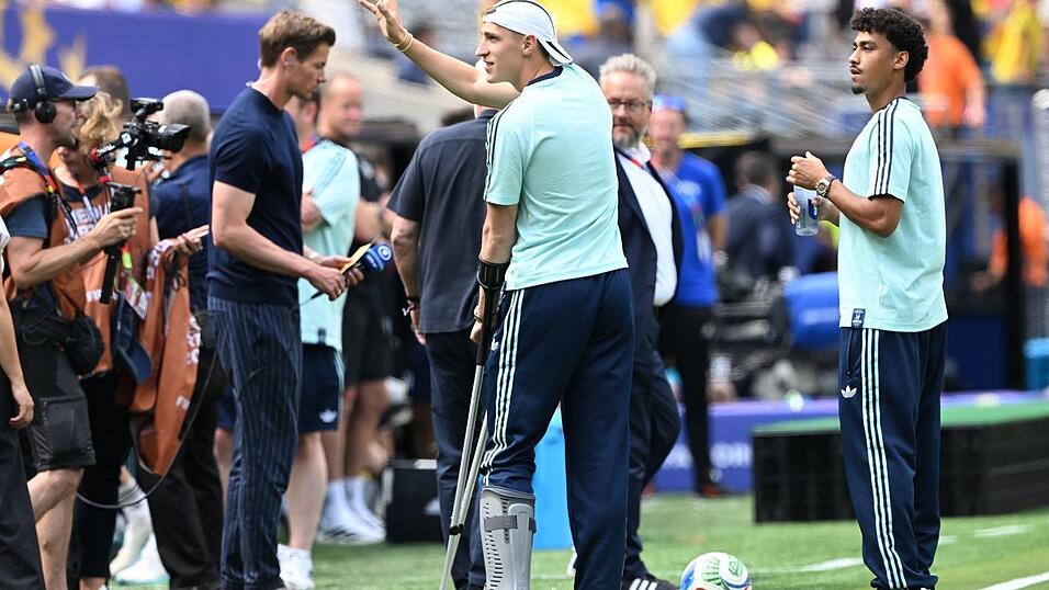 Auf Krücken weiter bei der WM: Nico Schlotterbeck Auf Krücken weiter bei der WM: Nico Schlotterbeck