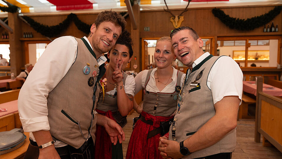 Die Partybilder vom Sonntag, 20. August 2023, aus dem Festzelt Krönner. Die Partybilder vom Sonntag, 20. August 2023, aus dem Festzelt Krönner.